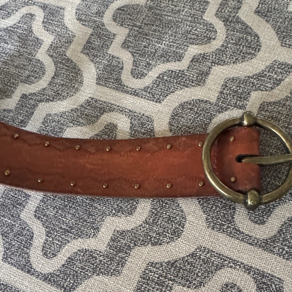 American Eagle Brown leather Belt with Brass Buckle medium with little studs - Picture 2 of 4